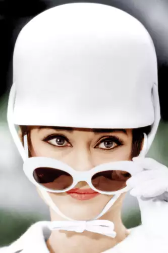 MondiLab Audrey Hepburn with cap  (100051)