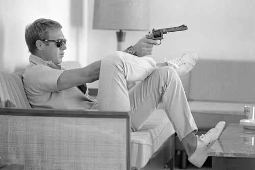 MondiLab Steve McQueen takes aim (104813)